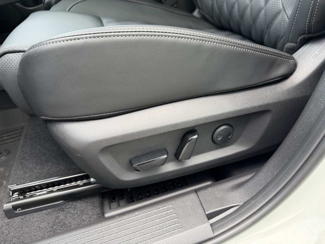 2026 Nissan Rogue Platinum - Image 14