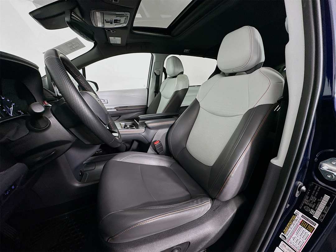 2022 Toyota Sienna XSE - Image 21