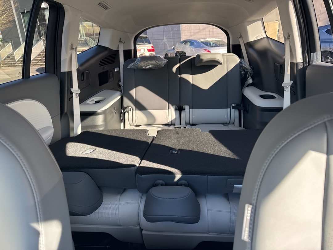 2026 Hyundai Ioniq 9 SEL - Image 34