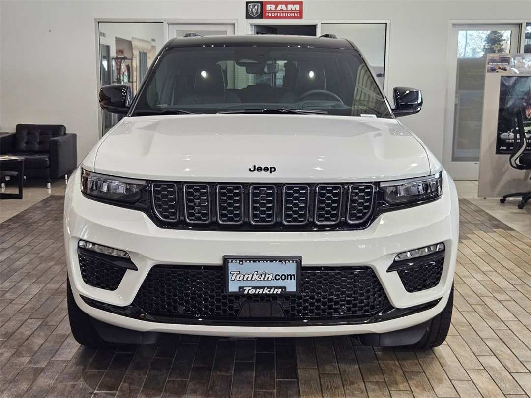 2025 Jeep Grand Cherokee Summit - Image 9