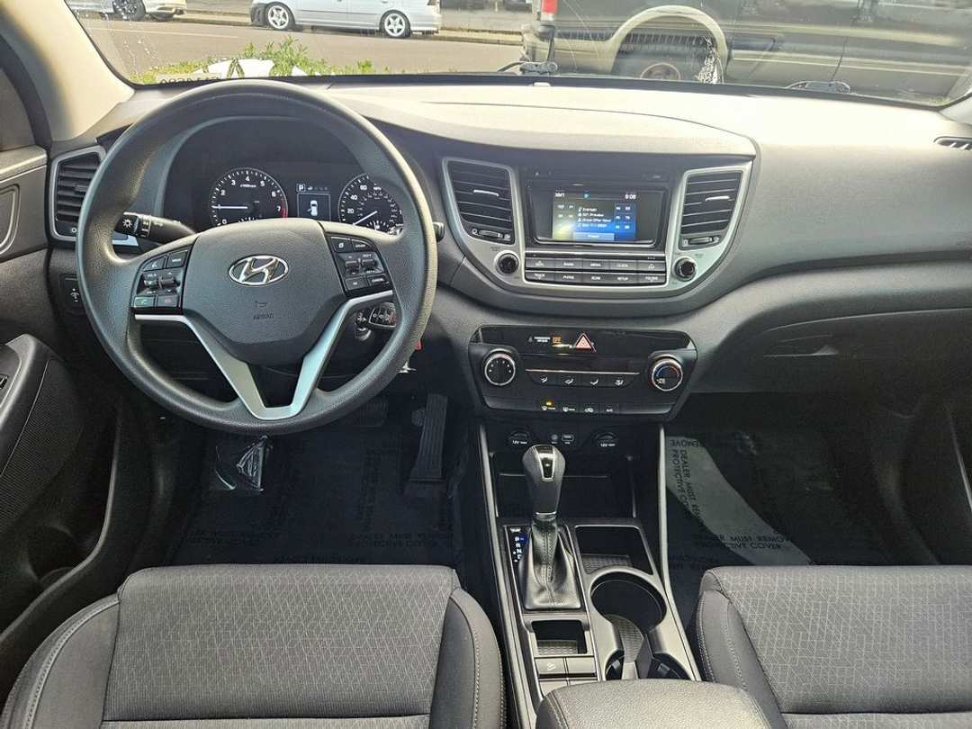 2017 Hyundai Tucson SE - Image 26