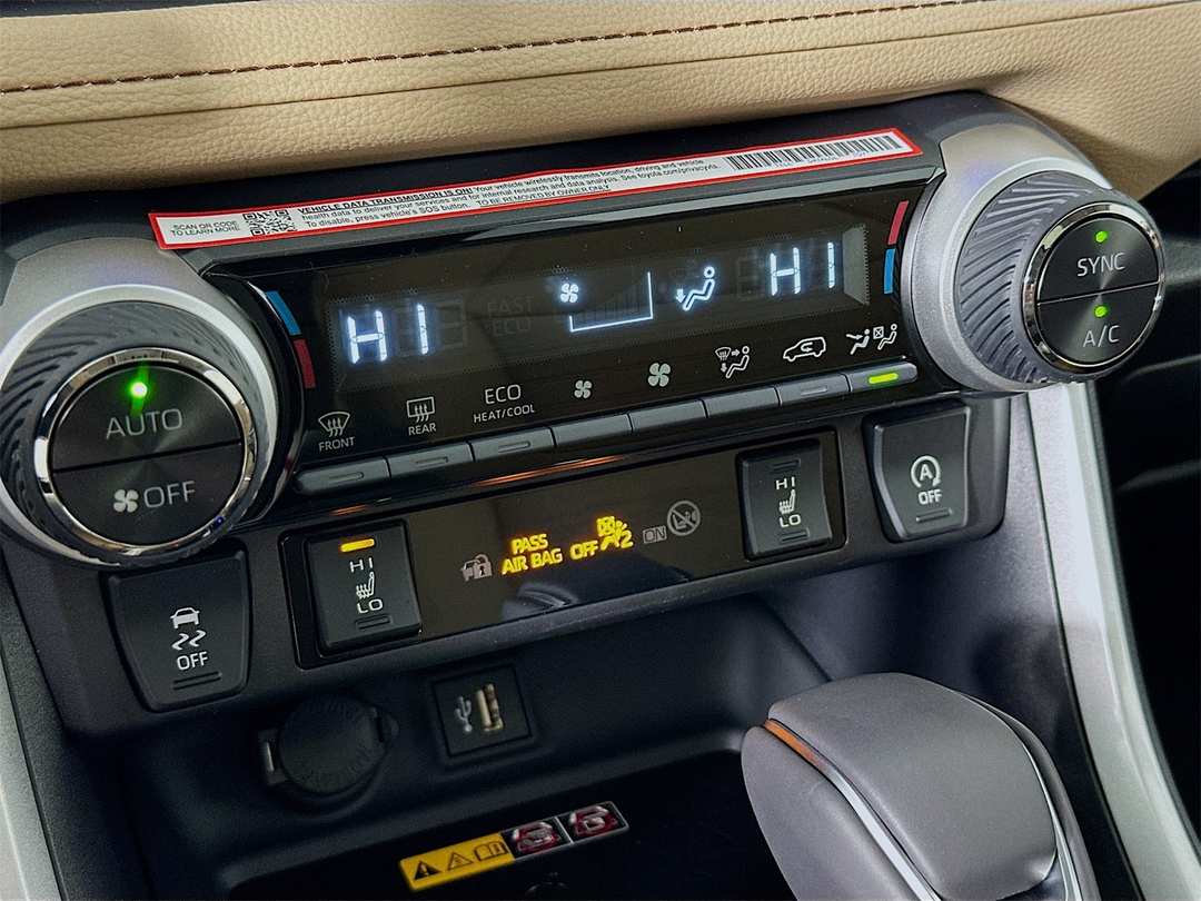 2025 Toyota Rav4 XLE Premium - Image 16