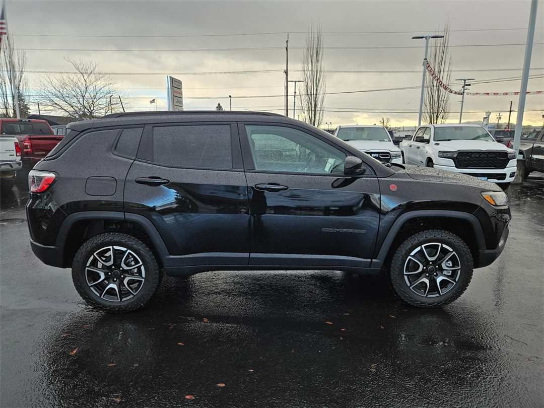 2026 Jeep Compass Trailhawk - Image 7