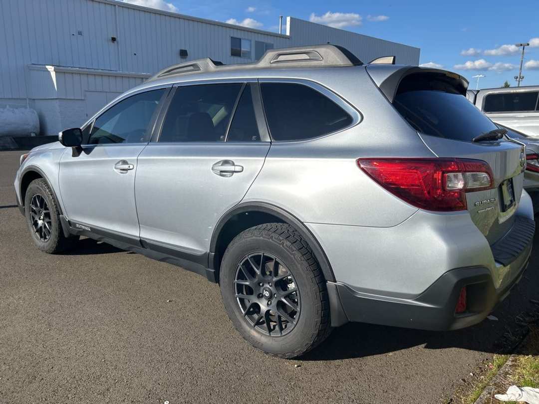 2019 Subaru Outback 3.6R - Image 2