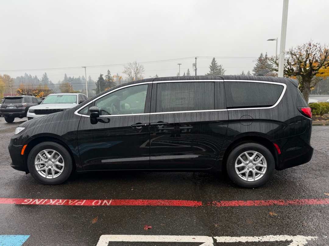 2026 Chrysler Pacifica Select - Image 5