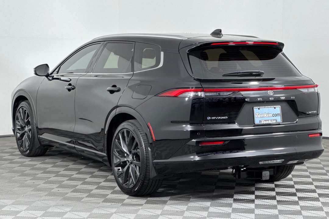 2025 Toyota Crown Signia Limited - Image 6