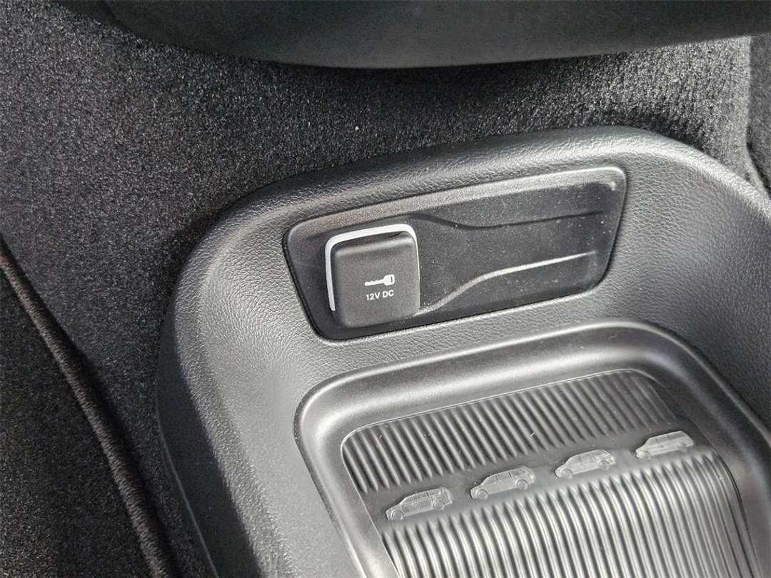 2026 Chrysler Voyager LX - Image 25