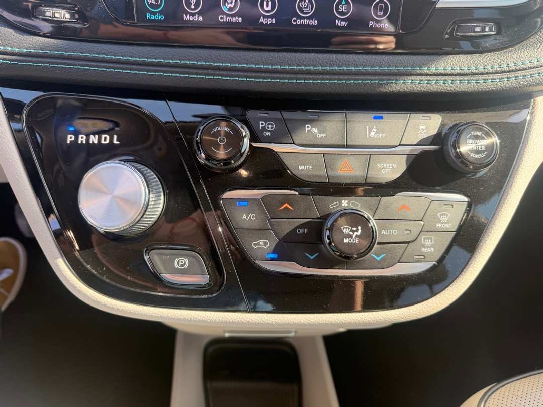2018 Chrysler Pacifica Limited - Image 38
