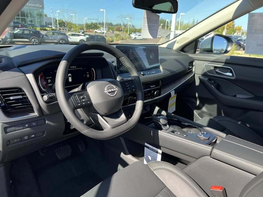 2026 Nissan Rogue Platinum - Image 14