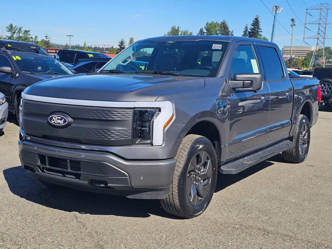 2025 Ford F-150 Lightning Flash - Image 3