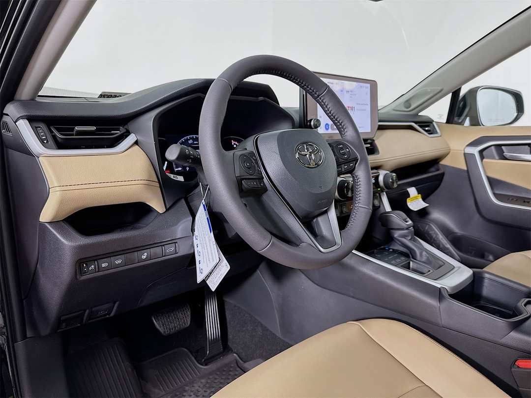 2025 Toyota Rav4 XLE Premium - Image 9
