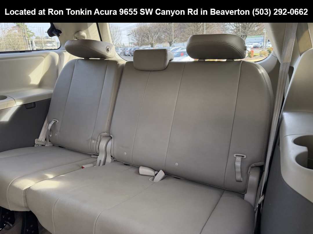 2017 Toyota Sienna XLE - Image 29