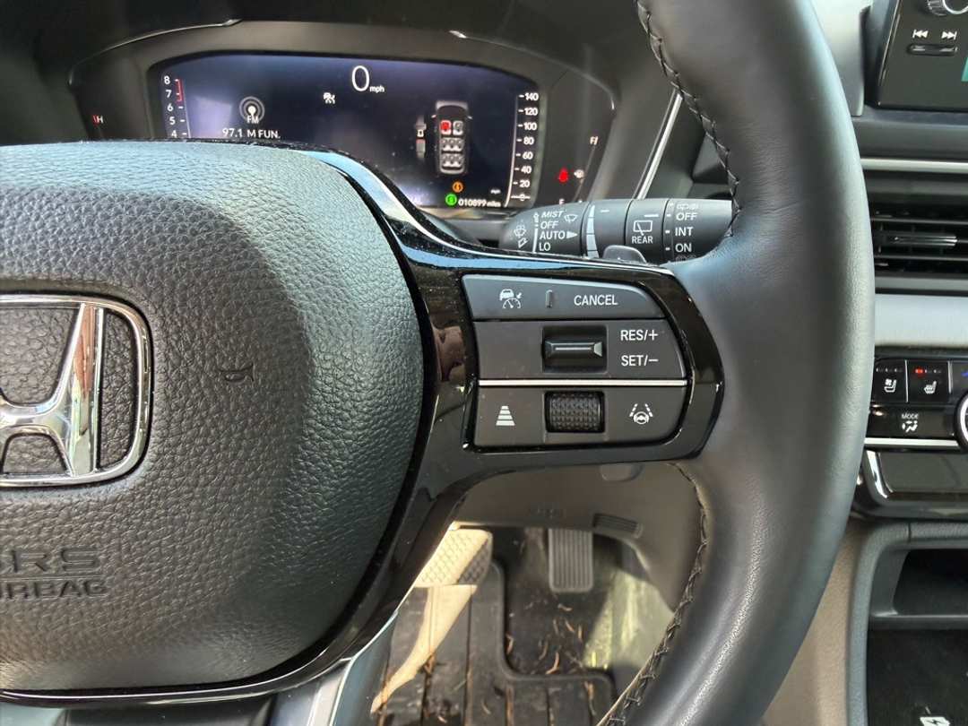 2025 Honda Pilot Elite - Image 12