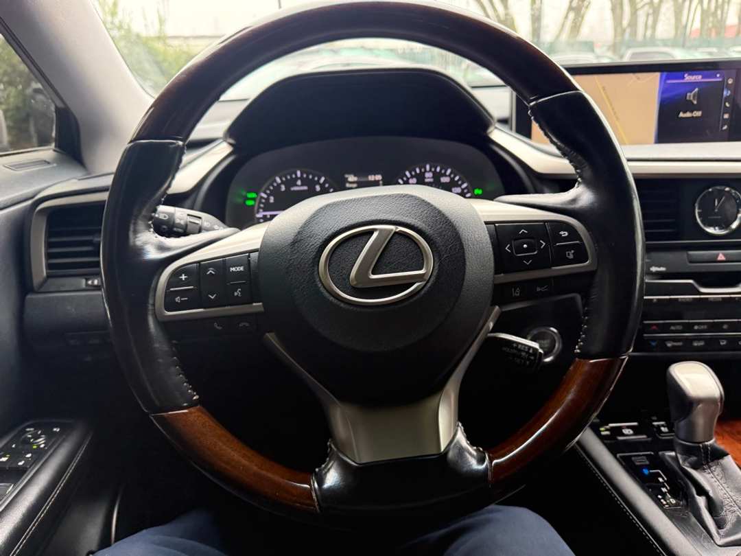 2018 Lexus RX 350L - Image 30