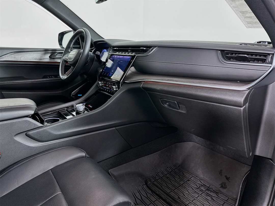 2022 Jeep Grand Cherokee Overland - Image 31