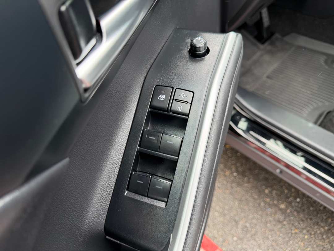 2025 Toyota Highlander XSE - Image 13