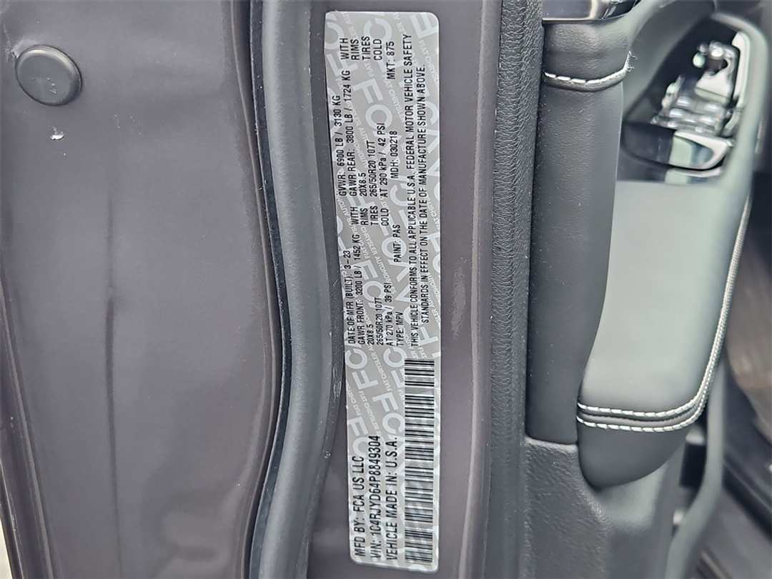 2023 Jeep Grand Cherokee Overland 4xe - Image 32