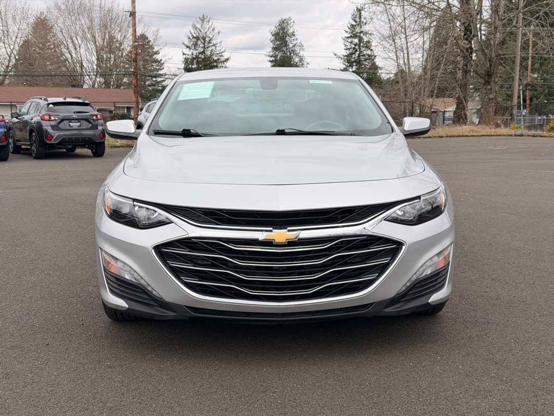 2019 Chevrolet Malibu LT - Image 2