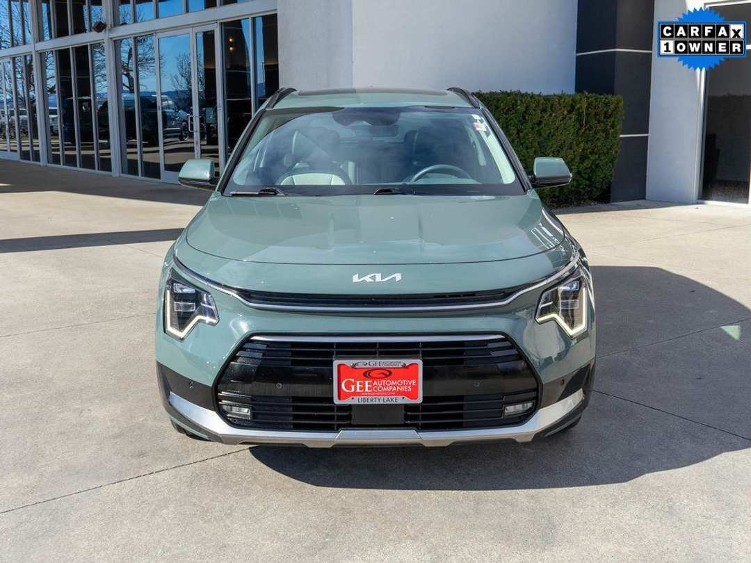 2023 Kia Niro SX Touring - Image 2