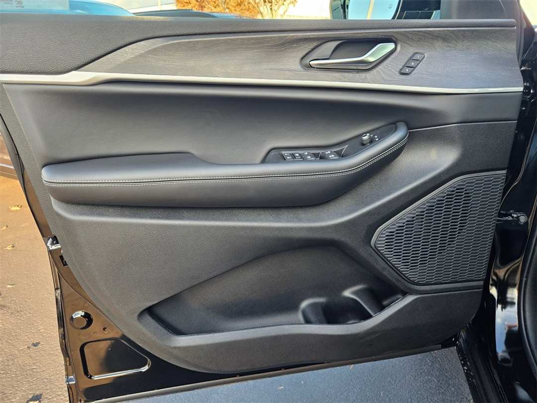 2025 Jeep Grand Cherokee Limited - Image 10