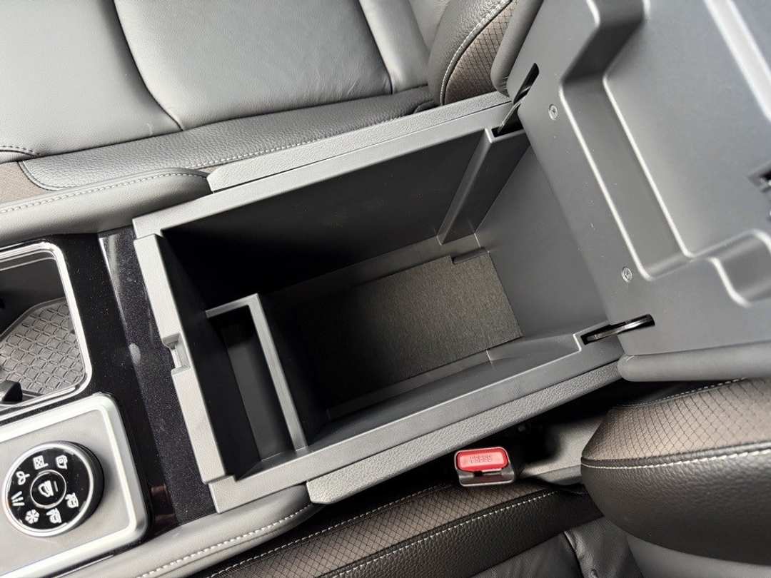 2025 Nissan Pathfinder SL - Image 28