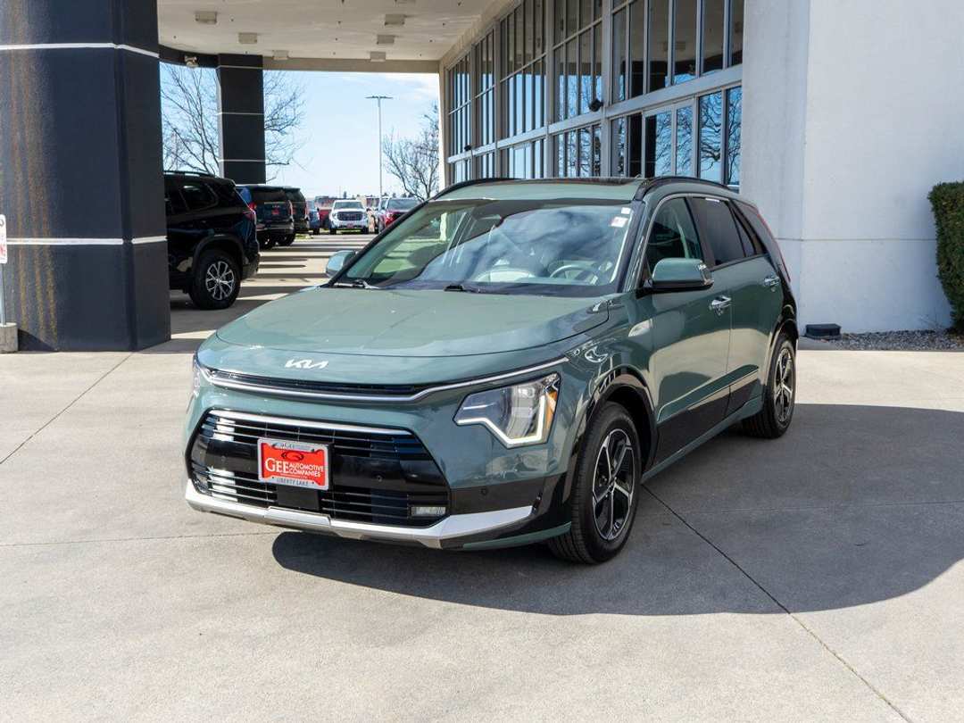 2023 Kia Niro SX Touring - Image 3