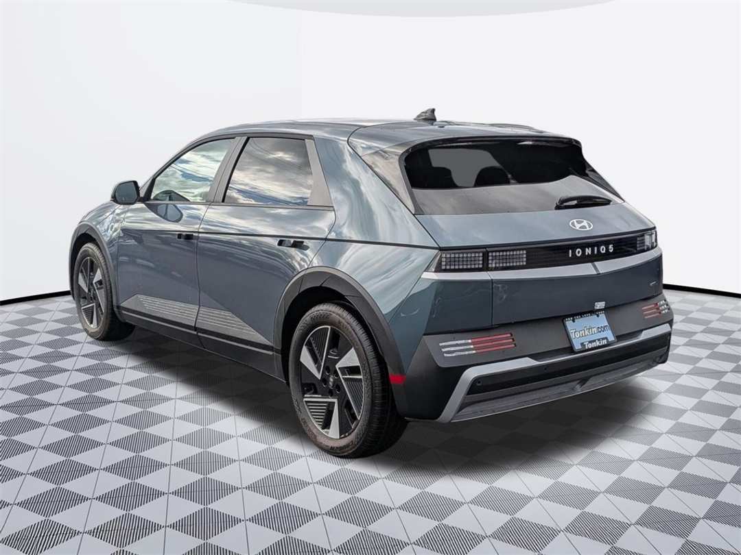 2025 Hyundai Ioniq 5 SE - Image 3
