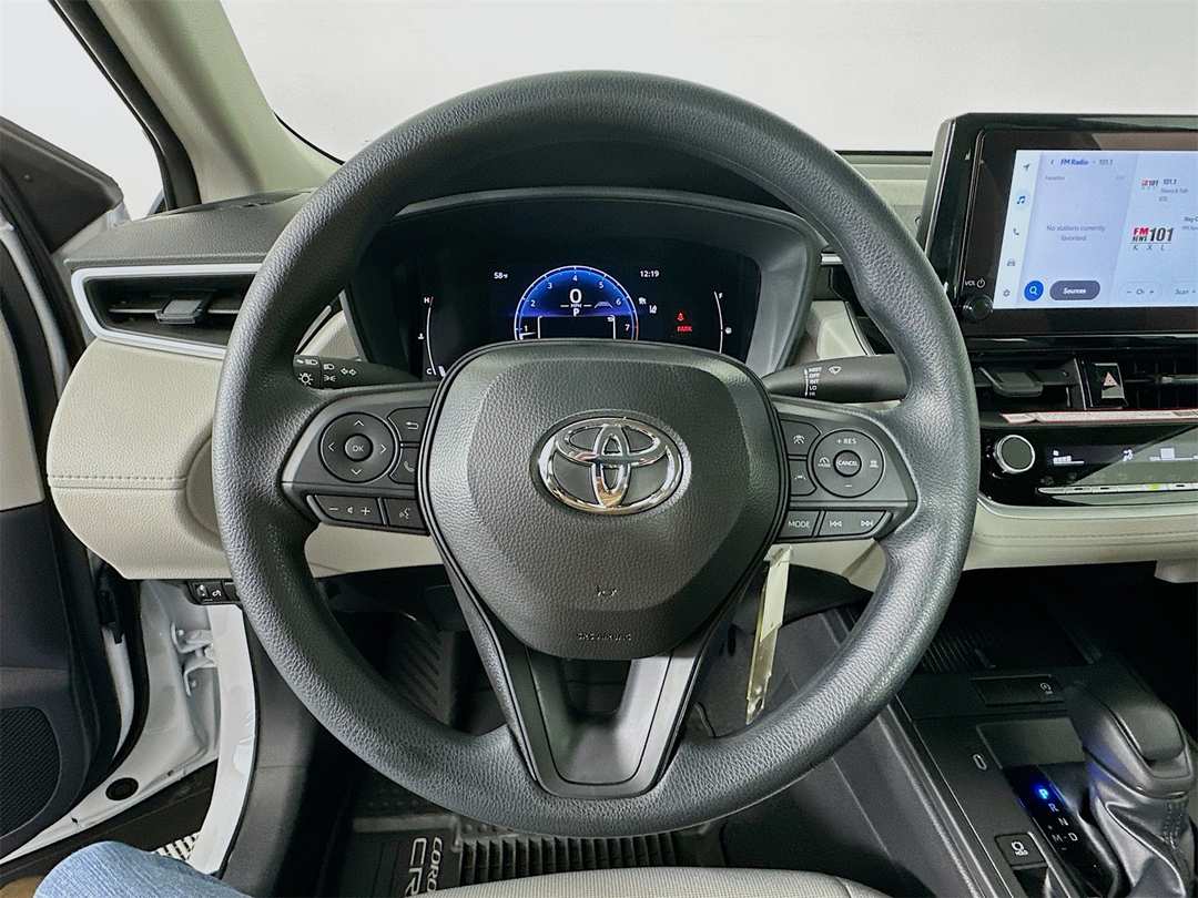 2026 Toyota Corolla Cross L - Image 11