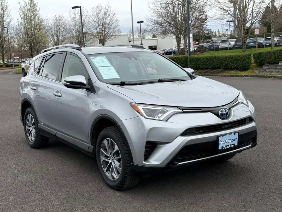 2018 Toyota Rav4 LE - Image 2