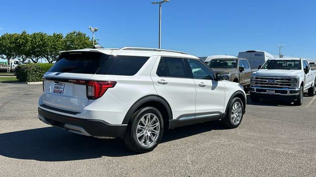 2026 Ford Explorer Platinum - Image 3