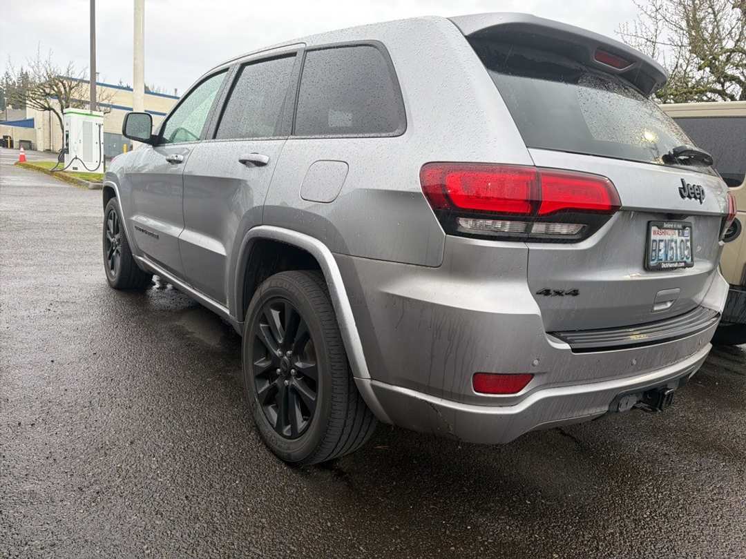 2017 Jeep Grand Cherokee Altitude - Image 6
