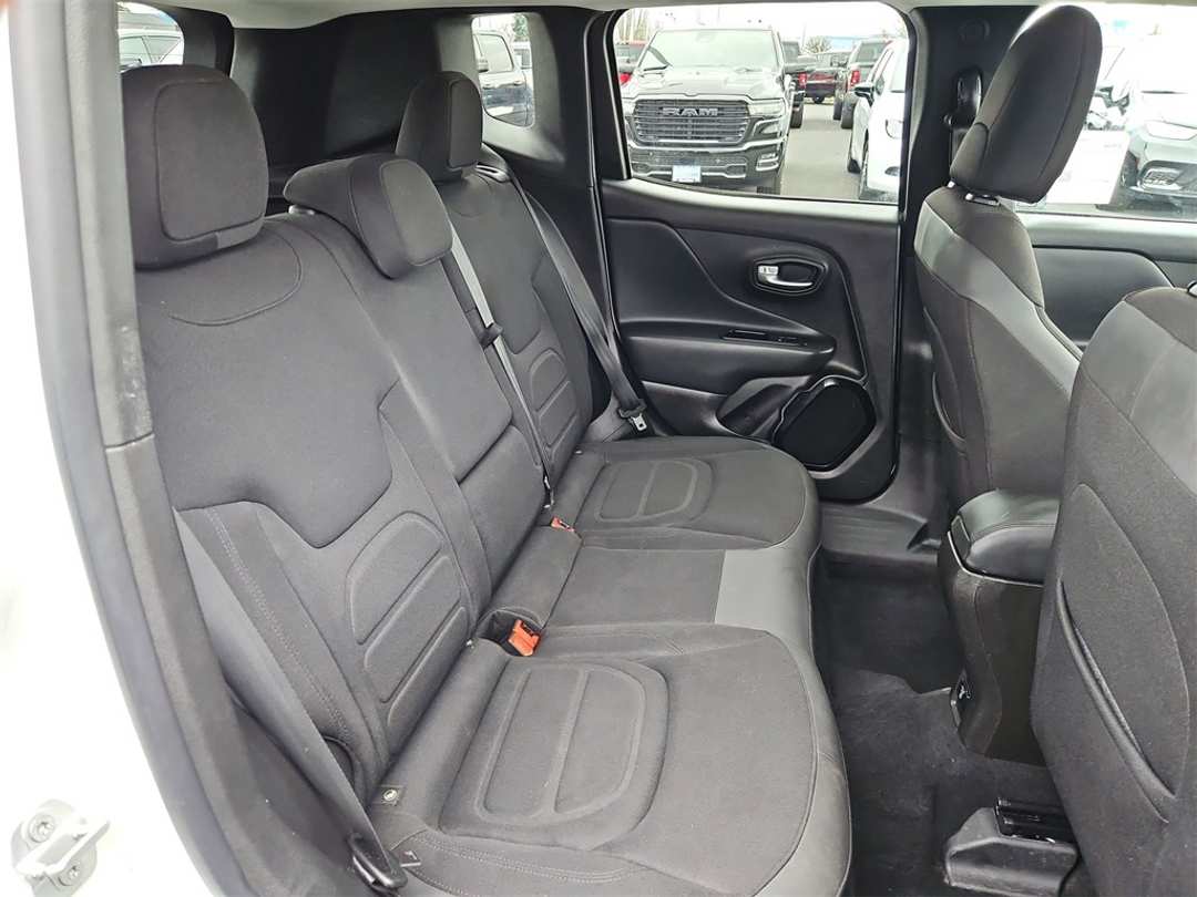 2017 Jeep Renegade Altitude - Image 27