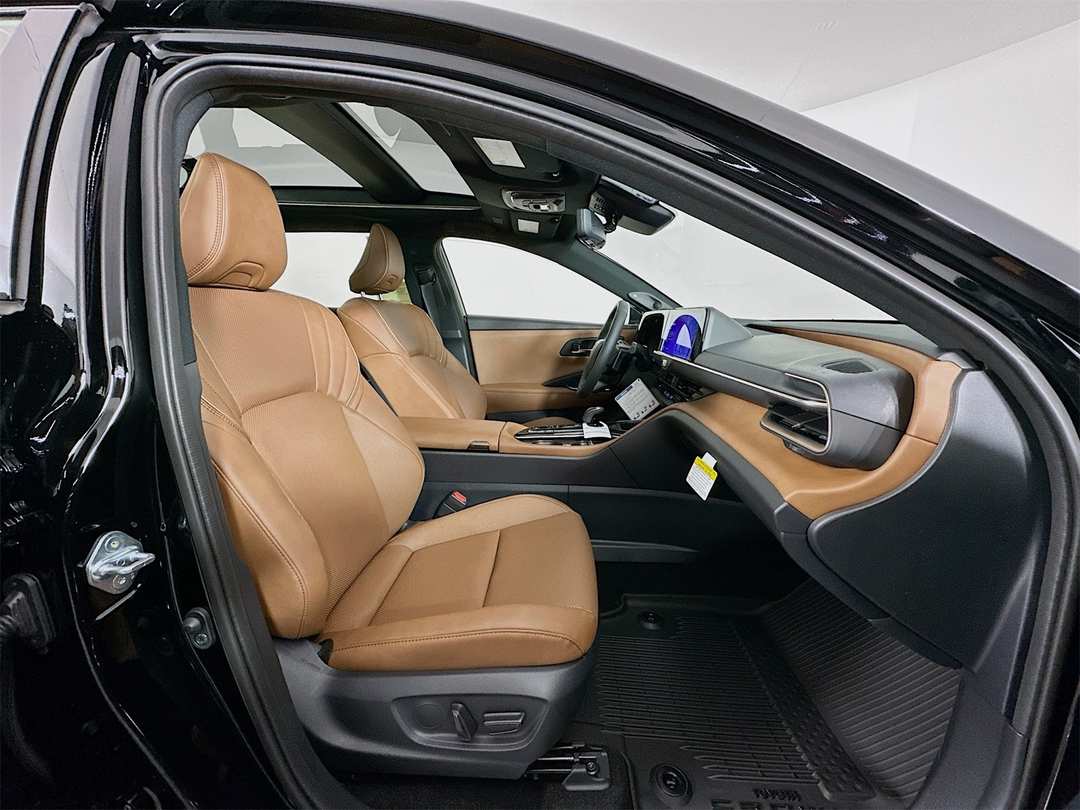 2025 Toyota Crown Signia Limited - Image 30