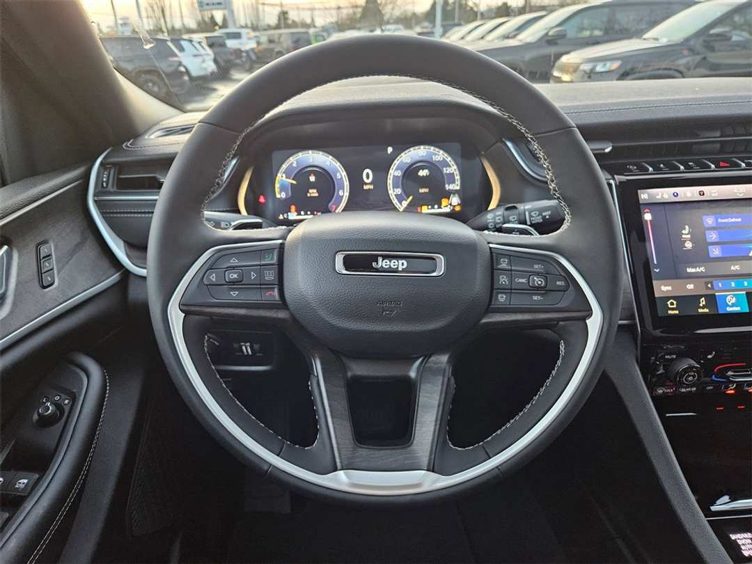 2025 Jeep Grand Cherokee Limited - Image 15