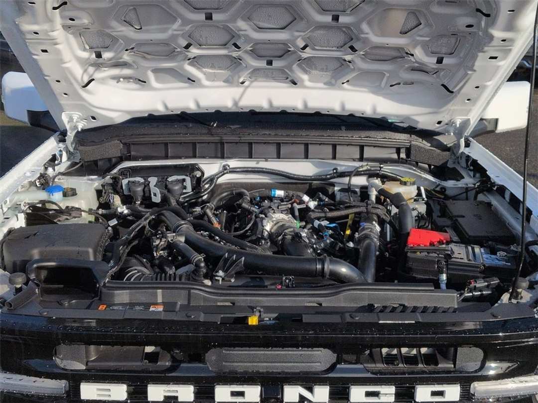 2025 Ford Bronco Outer Banks - Image 29