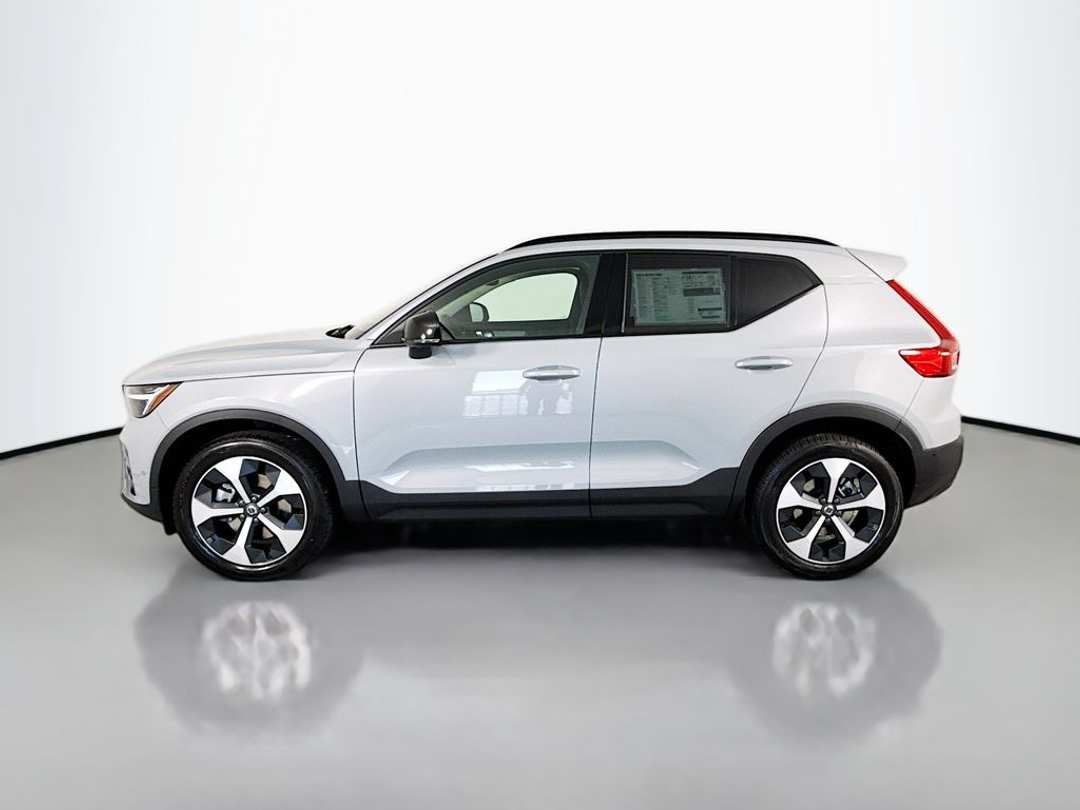 2026 Volvo Xc40 B5 Plus - Image 2