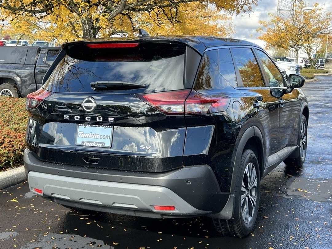 2023 Nissan Rogue SV - Image 6