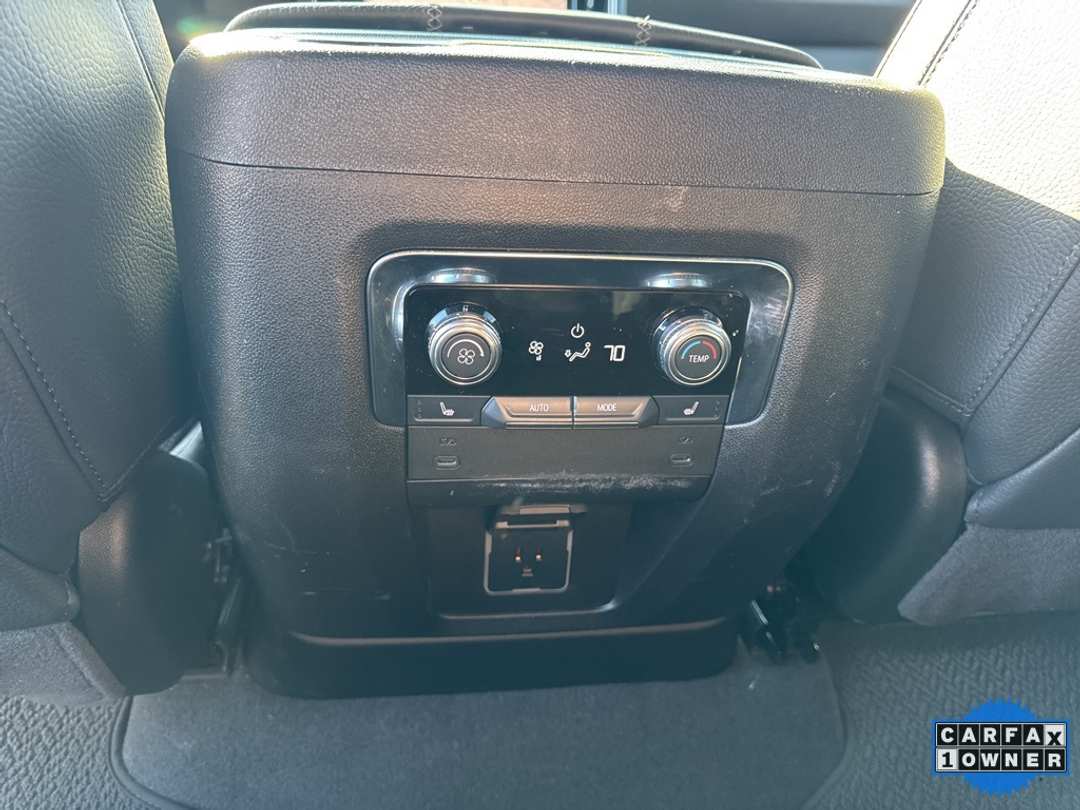 2025 GMC Yukon Denali - Image 44