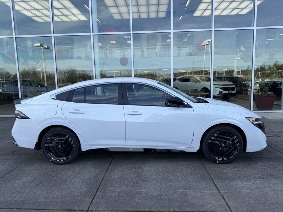 2026 Nissan Sentra SR - Image 8