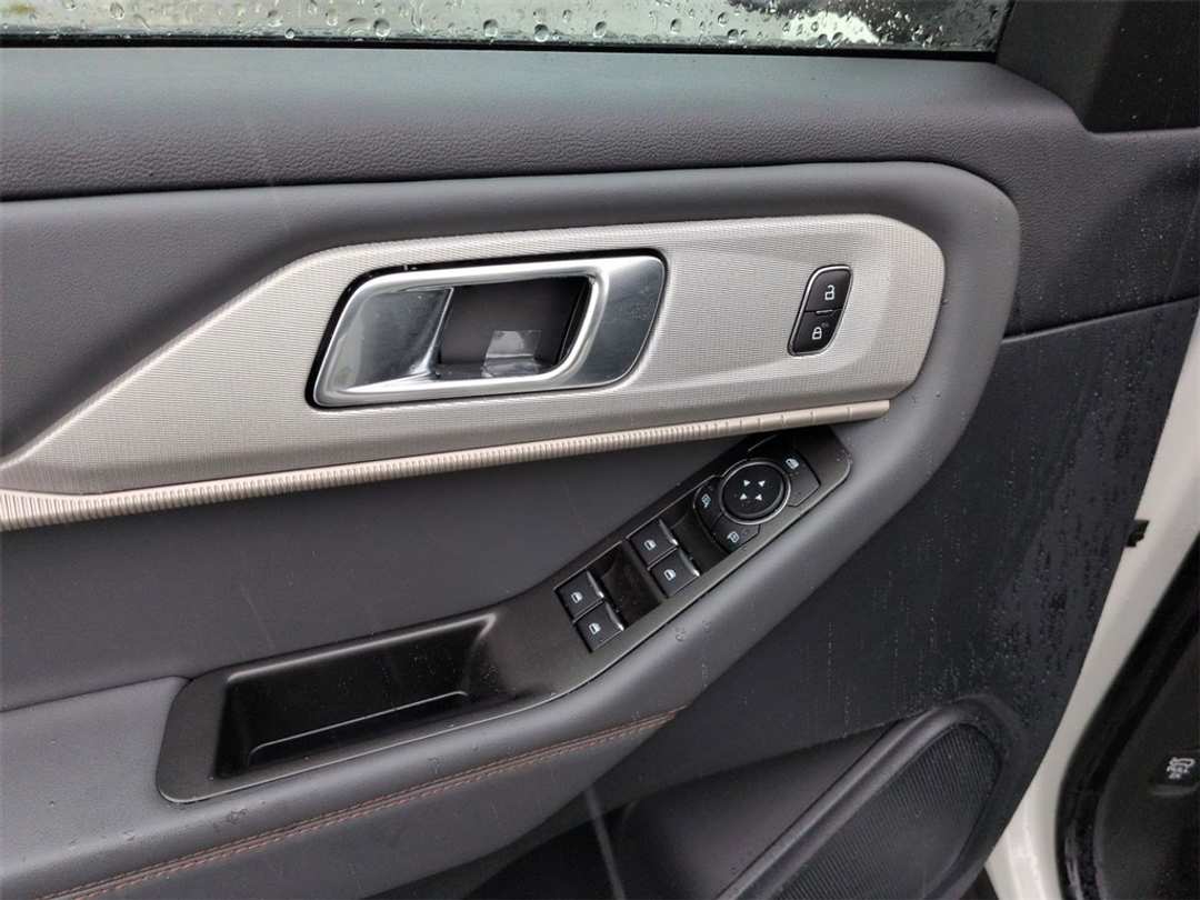 2026 Ford Explorer Active - Image 10