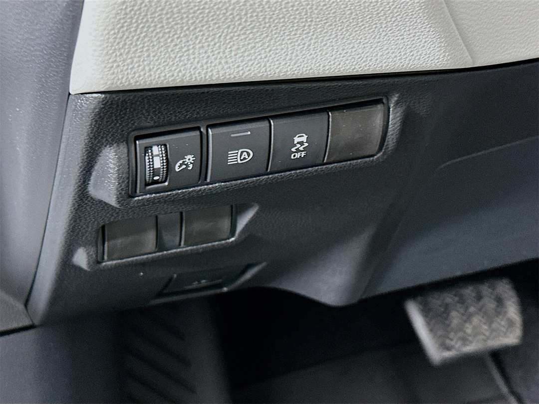 2026 Toyota Corolla Cross LE - Image 10