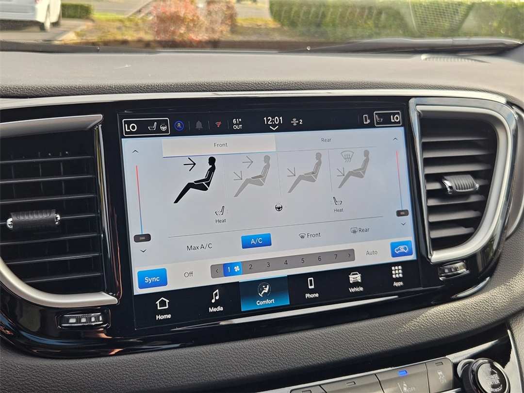 2026 Chrysler Voyager LX - Image 22