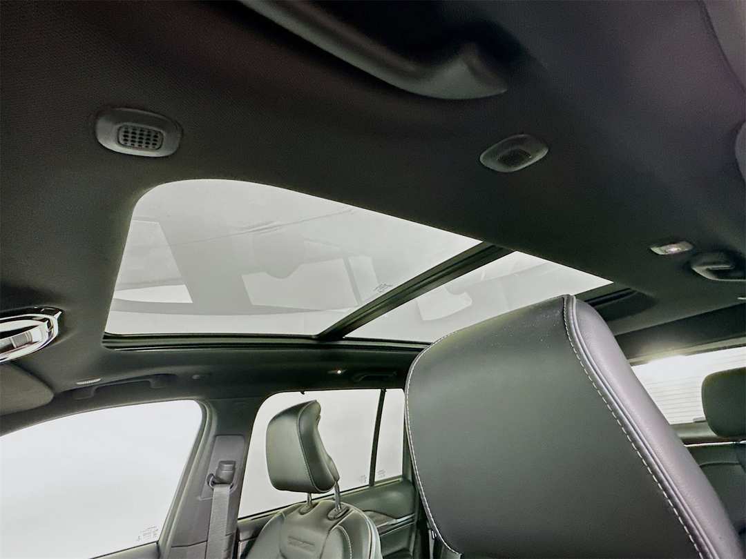 2022 Jeep Grand Cherokee Overland - Image 23