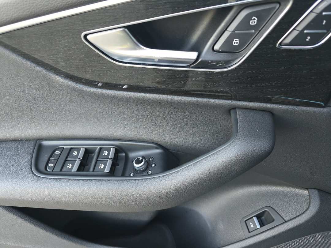 2022 Audi Q7 45 Premium - Image 10