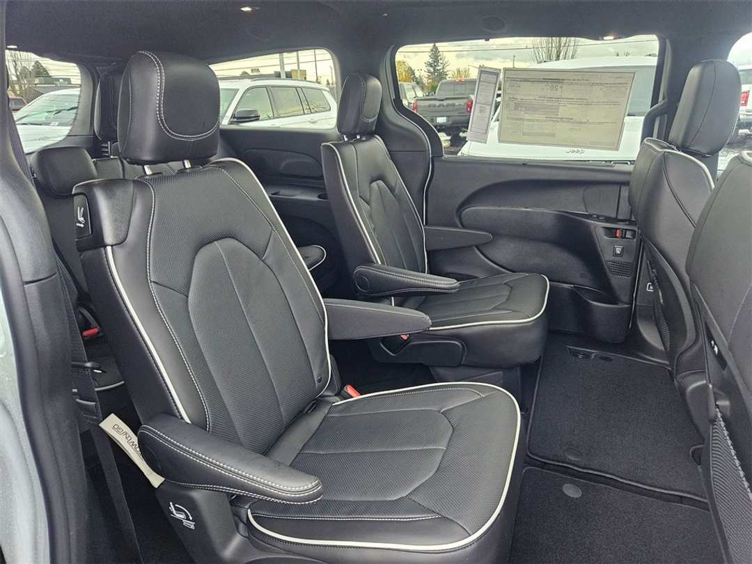 2026 Chrysler Pacifica Limited - Image 37