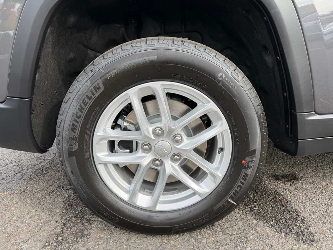 2025 Jeep Grand Cherokee L Laredo - Image 9