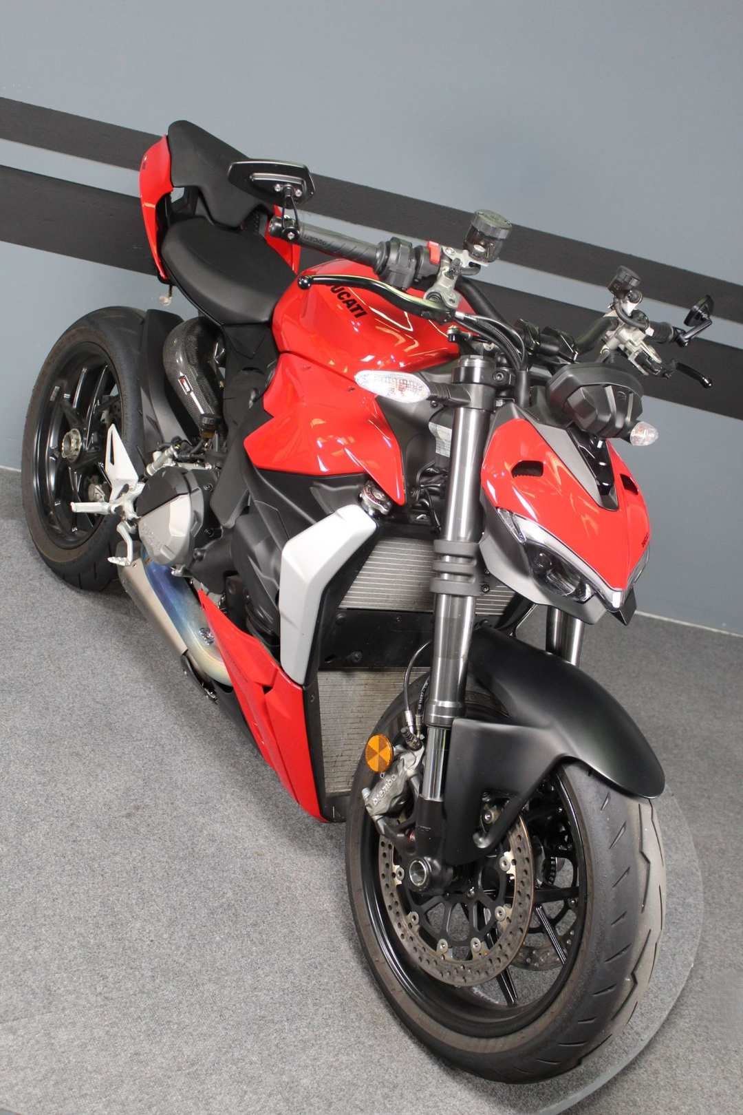 2024 Ducati Streetfighter V2 - Image 2