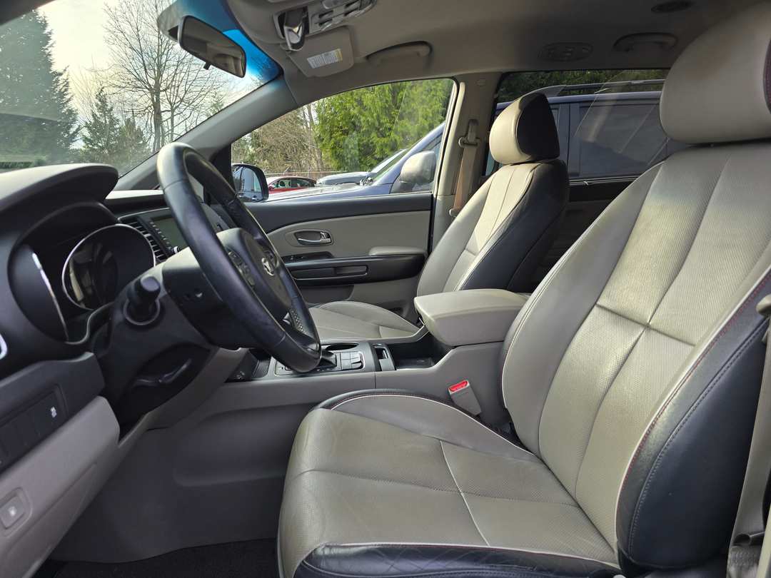 2018 Kia Sedona LX - Image 2