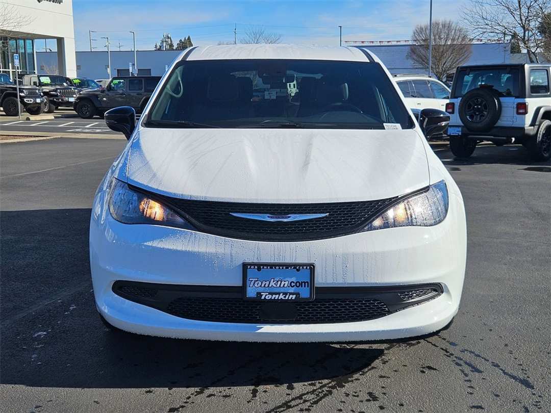 2026 Chrysler Voyager LX - Image 9