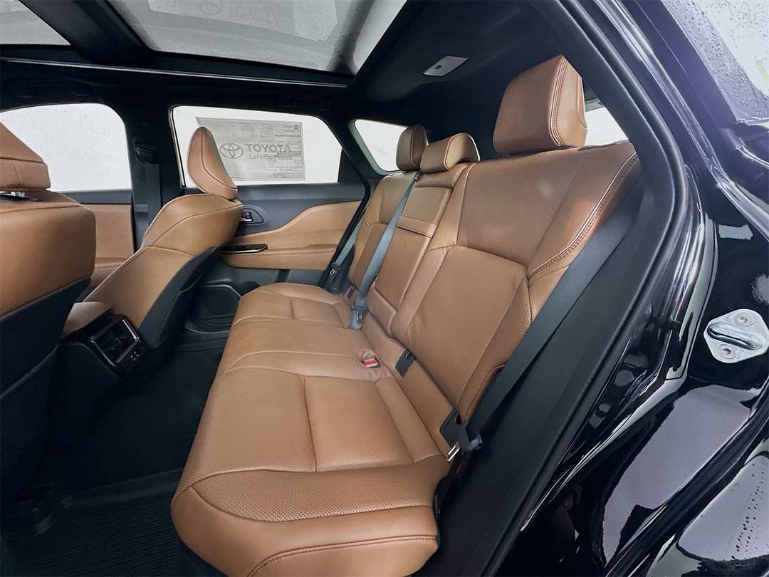 2026 Toyota Crown Signia Limited - Image 26